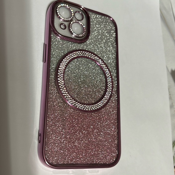 Iphone 15 with screen protector - Picture 1 of 4